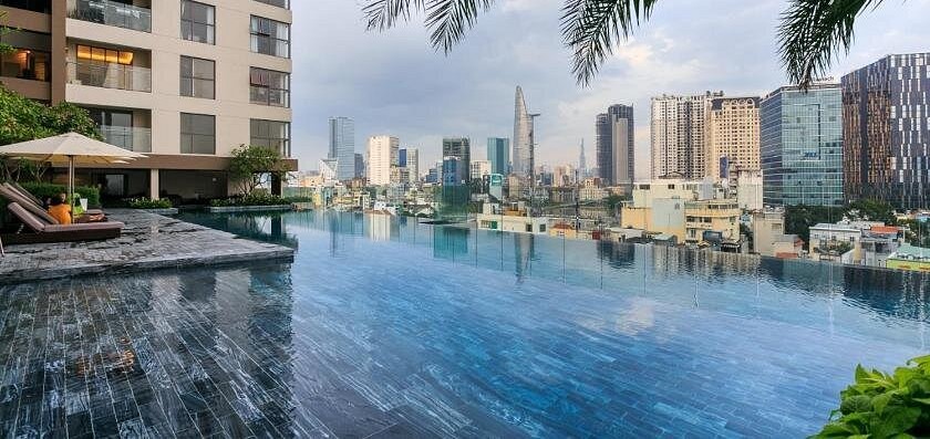 Ami Splendid Infinity Pool