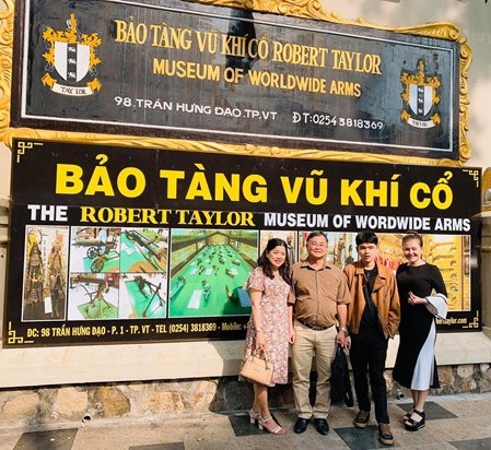 Bao Tang Vu Khi Co Robert Taylor