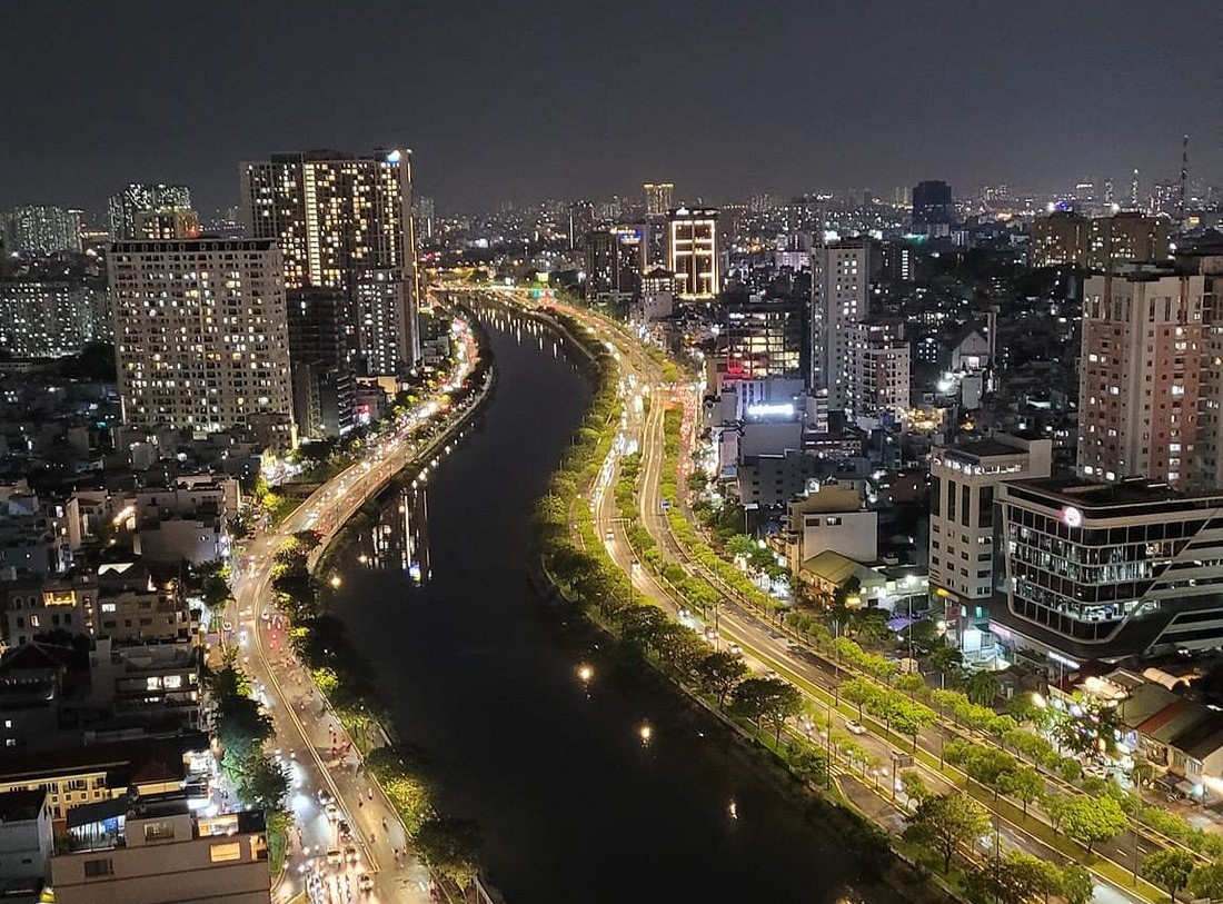 Infinity Pool Signature - Saigon Rivergate