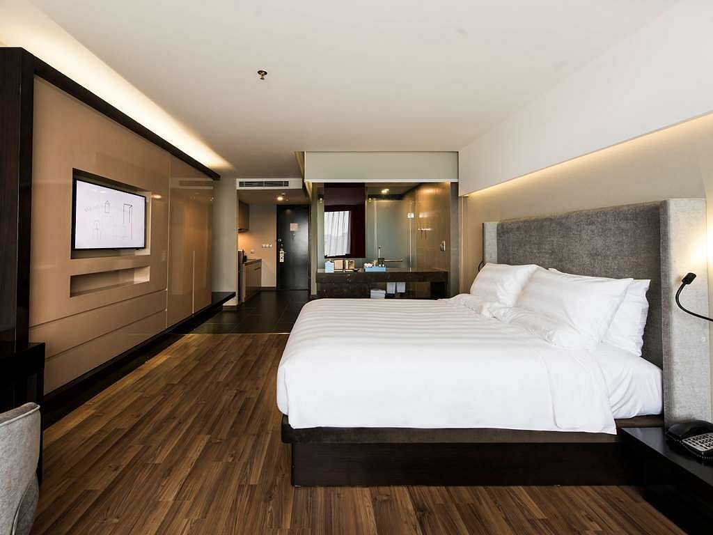 Novotel Suites Hanoi