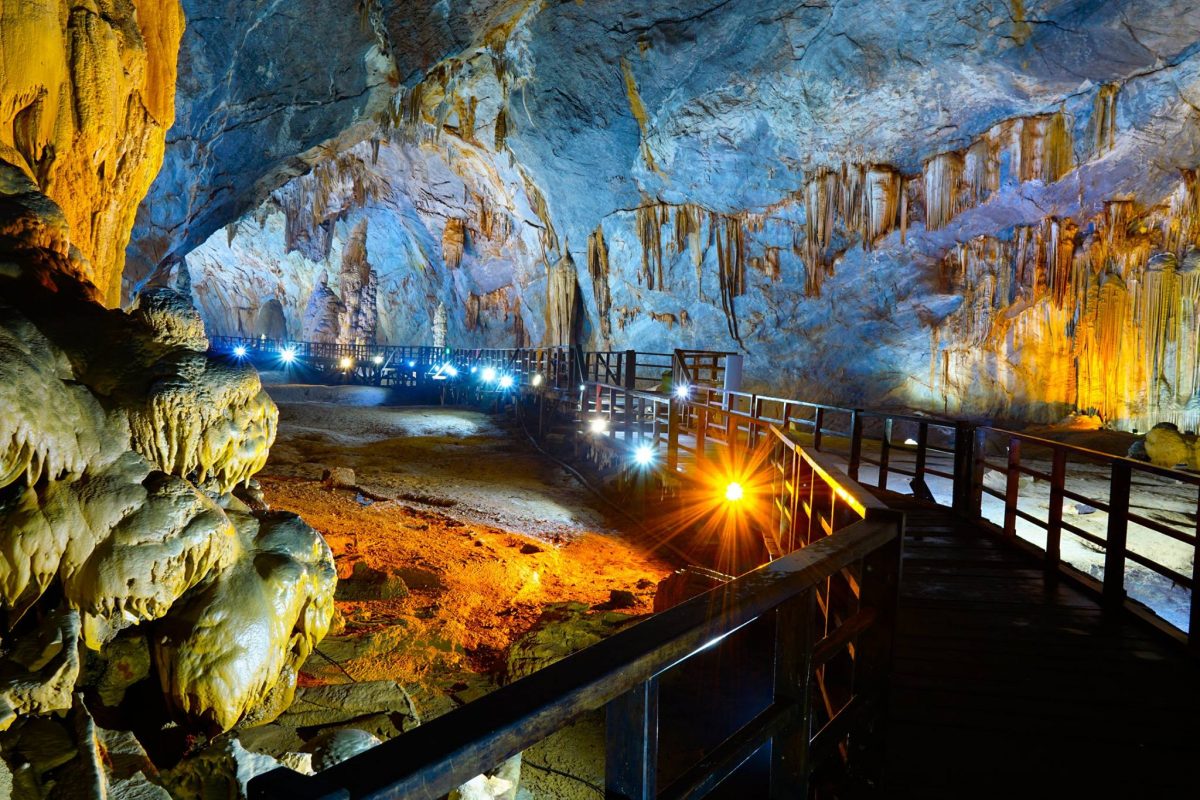 Paradise cave or Thien Duong Cave