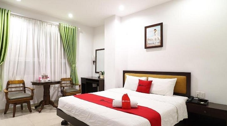 RedDoorz Plus near Hoang Van Thu Park 1