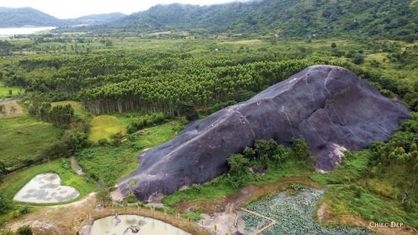 Yang-Tao Elephant Rock