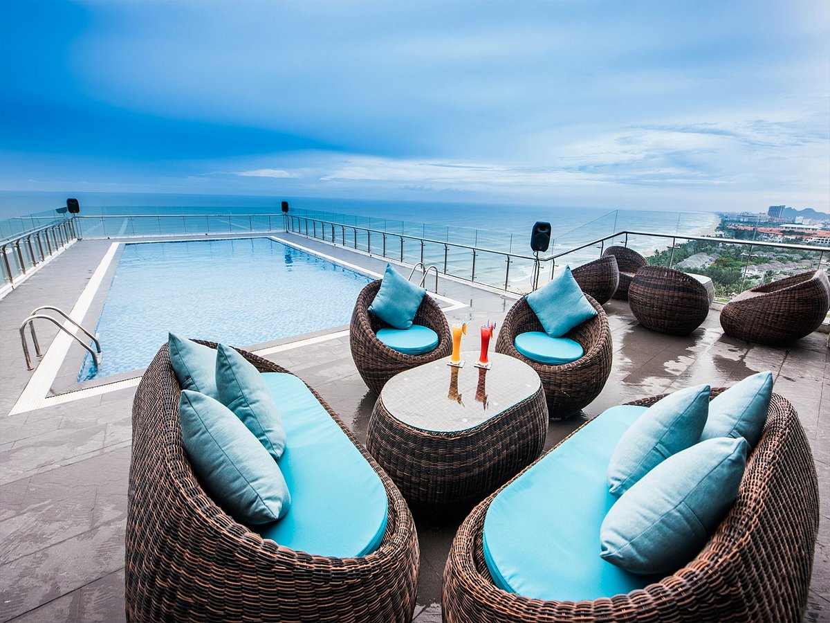 Yarra Ocean Suites Danang